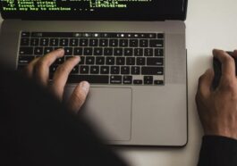 Les utilisateurs de Mac sont la cible d'une nouvelle arnaque de phishing redoutable. Voici comment rester en sécurité 41 Le Piratage De Powerschool Pourrait Toucher Des Millions Deleves De.jpg