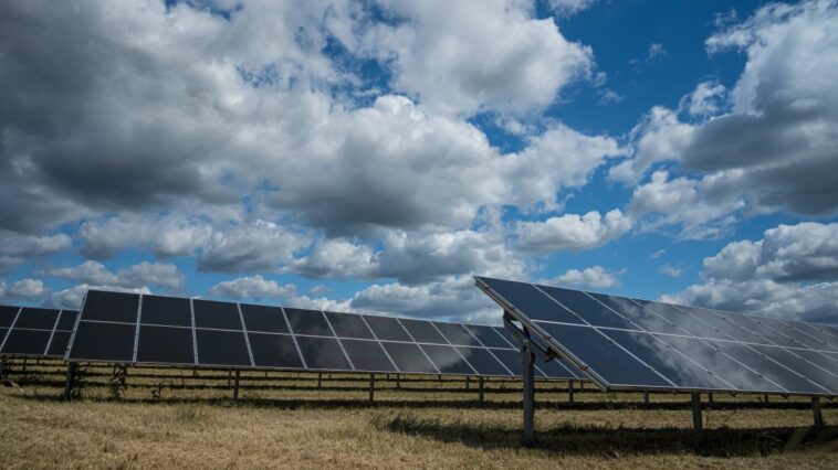 Pour la première fois, une source d'énergie renouvelable dépasse le charbon : les données sur l'électricité en Europe 1 Image