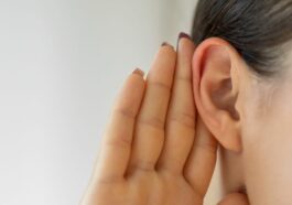 Pourquoi seules quelques personnes peuvent bouger leurs oreilles et quelle est la fonction des muscles auriculaires ? 94 Image