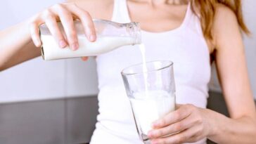Pourquoi un verre de lait par jour peut diminuer le risque de cancer colorectal 2 Boire un verre de lait par jour peut réduire de 17% le risque de cancer colorectal / Photo iStock