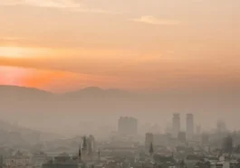 Pourra-t-on détecter des civilisations extraterrestres avancées grâce à leur pollution industrielle ?