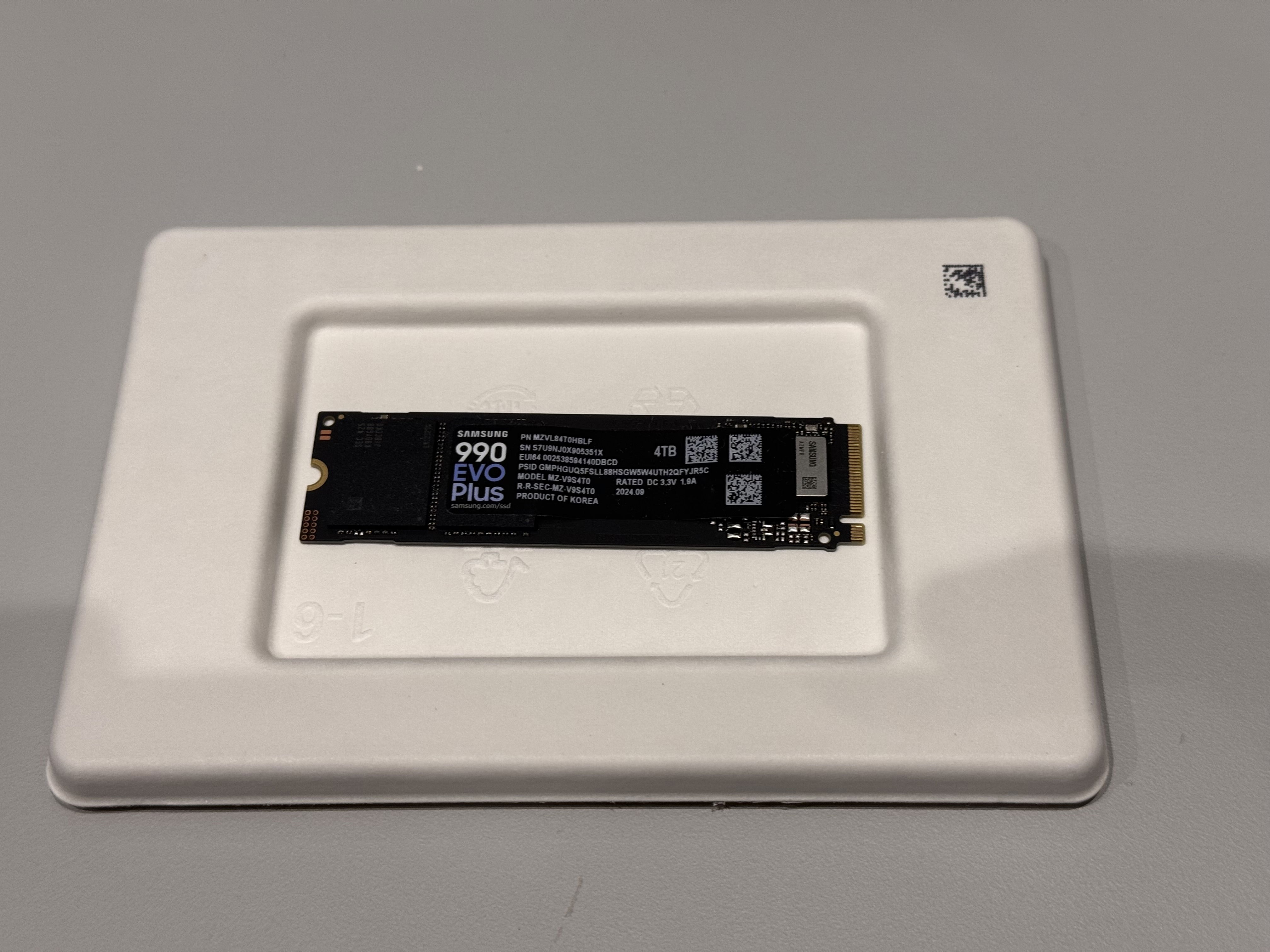 Samsung 990 EVO Plus 4 To NVMe PCIe Gen 4 SSD : Performance et fiabilité d'exception pour votre stockage 3 Samsung 990 EVO Plus 4TB NVMe PCIe Gen 4 SSD : Performance et fiabilité dans le stockage
