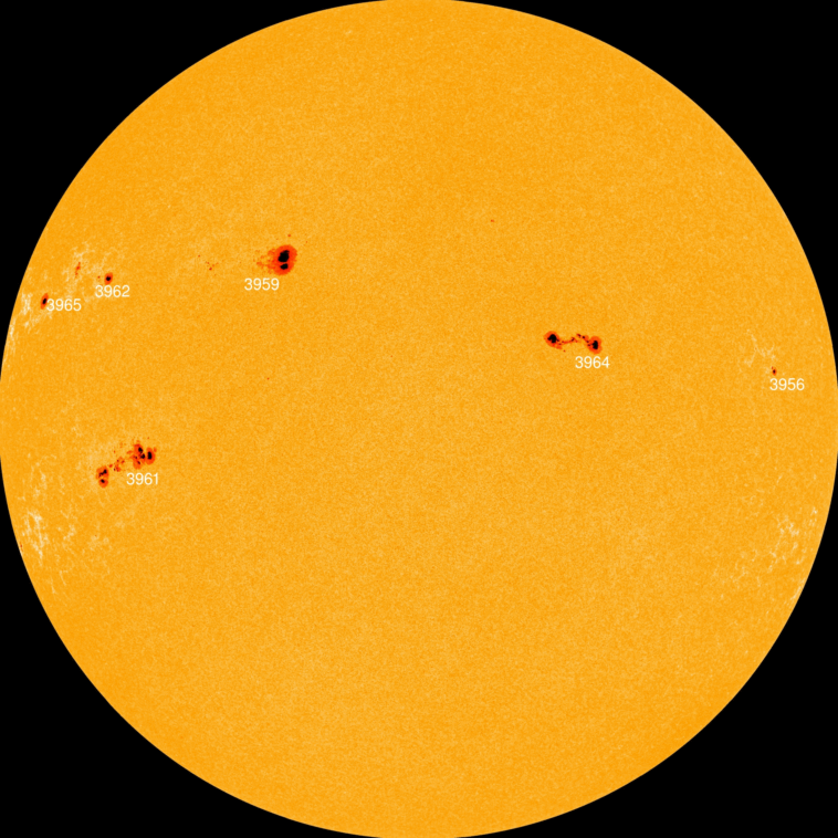 Une nouvelle tache solaire devient deux fois plus grande que la Terre en 24 heures : elle est instable et se dirige vers nous 1 Image