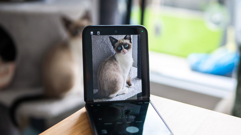 Xiaomi MIX Flip 2 vise à détrôner Samsung grâce à une batterie géante et un processeur amélioré 2 Xiaomi MIX Flip 2 vise à détrôner Samsung avec une batterie géante et un processeur amélioré