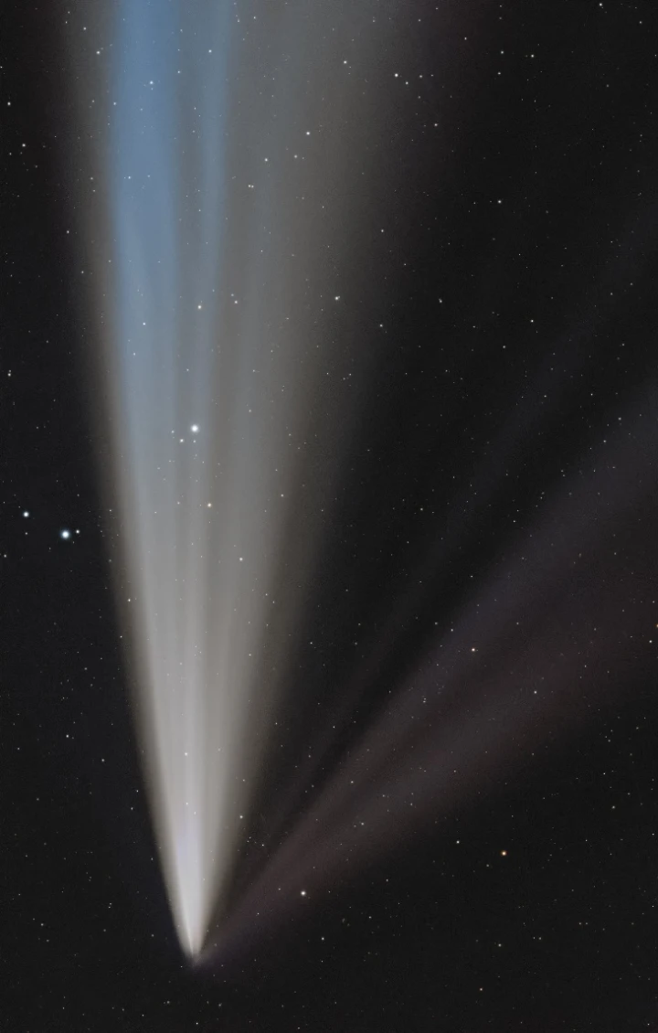 Des astronomes capturent des images extraordinaires de la comète G3 ATLAS en plein passage près de la Terre 4 1738443723 384 Des astronomes capturent des images extraordinaires de la comete G3.webp