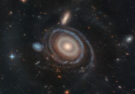 Hubble Dévoile Une Galaxie Géante En Forme De "cible" Avec
