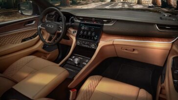 La nouvelle pub agaçante de Jeep vous pousse à acheter une garantie prolongée à chaque arrêt 13 La Nouvelle Pub Agaçante De Jeep Vous Pousse à Acheter