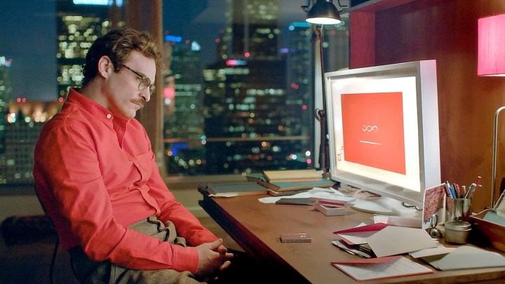 Ce film de 2013 a prédit l'avenir de la technologie : voici ce qui s'est réalisé 5 Her movie picture man looking at a computer screen