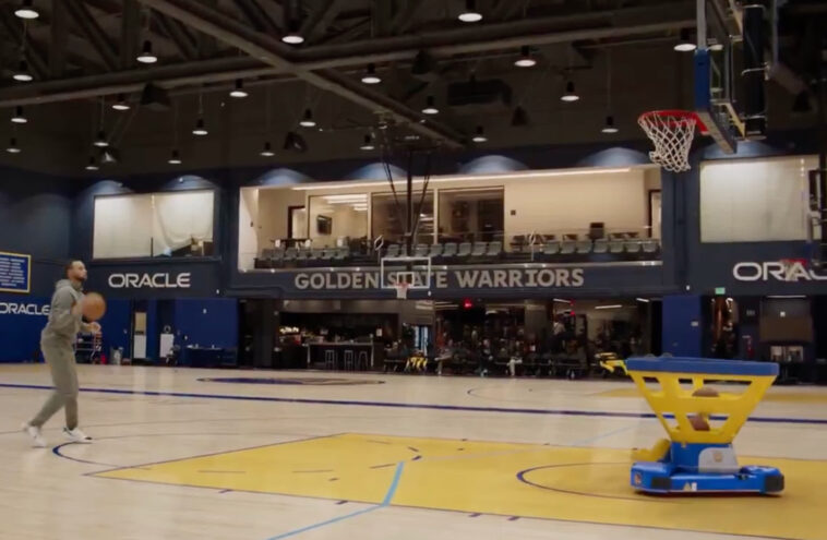 Le nouveau partenaire de tir de Stephen Curry est un robot inflexible et toujours prêt ! 1 Le Nouveau Partenaire De Tir De Stephen Curry Est Un