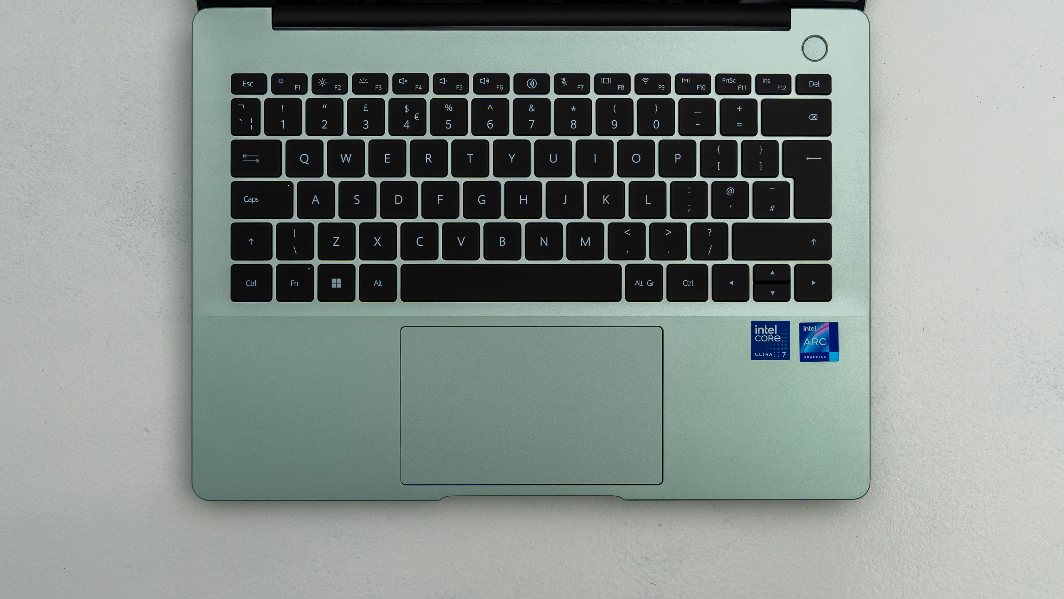 19 heures de batterie, 16 Go de RAM et écran OLED : cet ordinateur portable est la concurrence directe au MacBook Air 4 HUAWEI MateBook 14, analyse d'un ordinateur portable à transporter partout avec un écran de première qualité