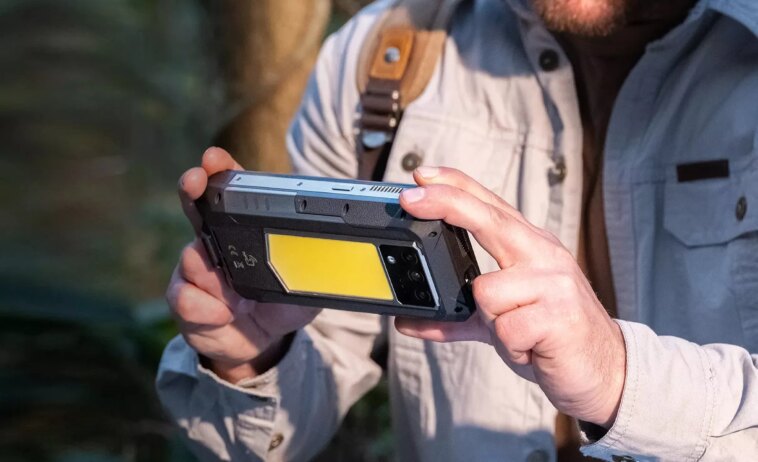 Ce smartphone de 1,9 kg a une autonomie mesurée en mois ! 1 Ce Smartphone De 1,9 Kg A Une Autonomie Mesurée En