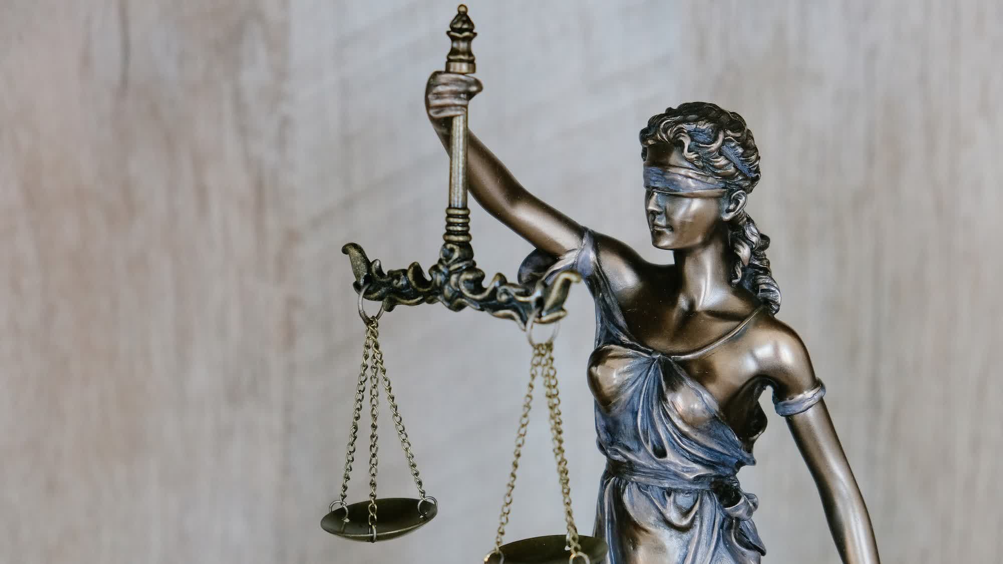 Un Avocat Risque Une Amende De 15 000 € Pour