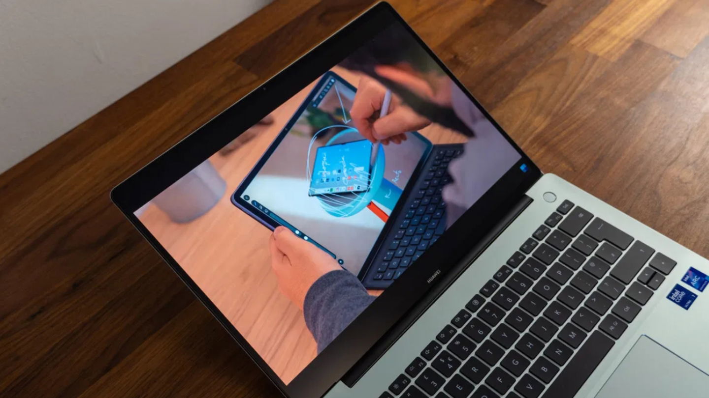 19 heures de batterie, 16 Go de RAM et écran OLED : cet ordinateur portable est la concurrence directe au MacBook Air 3 HUAWEI Matebook 14-principal