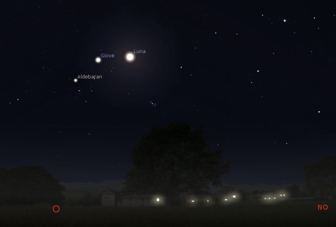 Aujourd'hui, un magnifique trapèze d'étoiles illumine le ciel : découvrez à quelle heure observer la conjonction avec Jupiter et la Lune 3 Credit: Stellarium