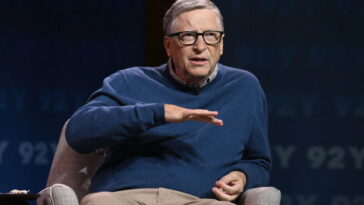 Bill Gates le dit clairement : "L'IA remplacera presque tout, mais vous ne voudrez pas voir des ordinateurs jouer au baseball" 15 Bill Gates lo tiene claro: "La IA lo reemplazará casi todo, pero no querrás ver ordenadores jugar al béisbol"