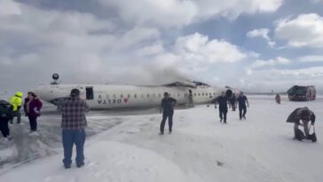 Comment les 80 passagers d'un avion renversé sur la piste à Toronto ont-ils survécu ? 10 Image