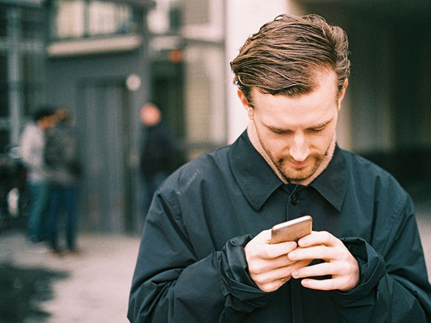 Comment reconnaître si quelqu'un te trompe sur Tinder : découvre comment déceler les faux profils 3 5 signaux pour détecter des comptes faux sur Tinder