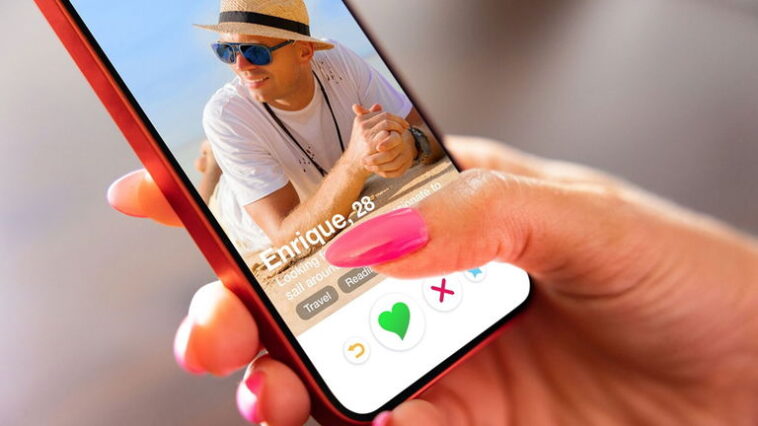Comment revenir sur Tinder : les astuces pour retrouver quelqu'un qui t'intéresse 1 Comment revenir en arrière sur Tinder : que faire pour que cette personne réapparaisse