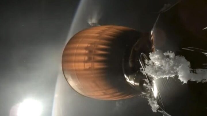 Des morceaux d'une fusée SpaceX tombent dans un jardin en Pologne après une "réentrée incontrôlée" 2 Des morceaux dune fusee SpaceX tombent dans un jardin en