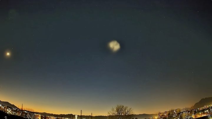 Des pilotes de ligne témoignent d'OVNIs dans notre ciel… 2 Des pilotes de ligne temoignent dOVNIs dans notre ciel…