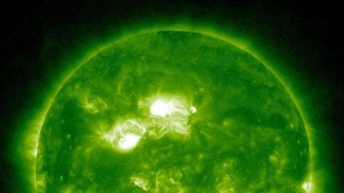 Éruption solaire puissante, coupure radio en cours : une immense tache dirigée vers la Terre en est la cause 2 Crédit : NASA/SDO/AIA