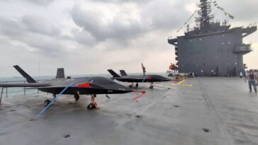 Il promettait d'être un chasseur du futur capable de mettre en difficulté les armées du monde entier, mais c'était en réalité un modèle réduit 27 Promettait d'être un chasseur du futur qui mettrait en échec les armées du monde entier, mais c'était réellement un modèle réduit