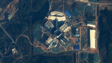 La Chine a un canon laser si absolument énorme qu'on le voit depuis l'espace 5 La Chine a un canon laser si absolument énorme qu'il est visible depuis l'espace