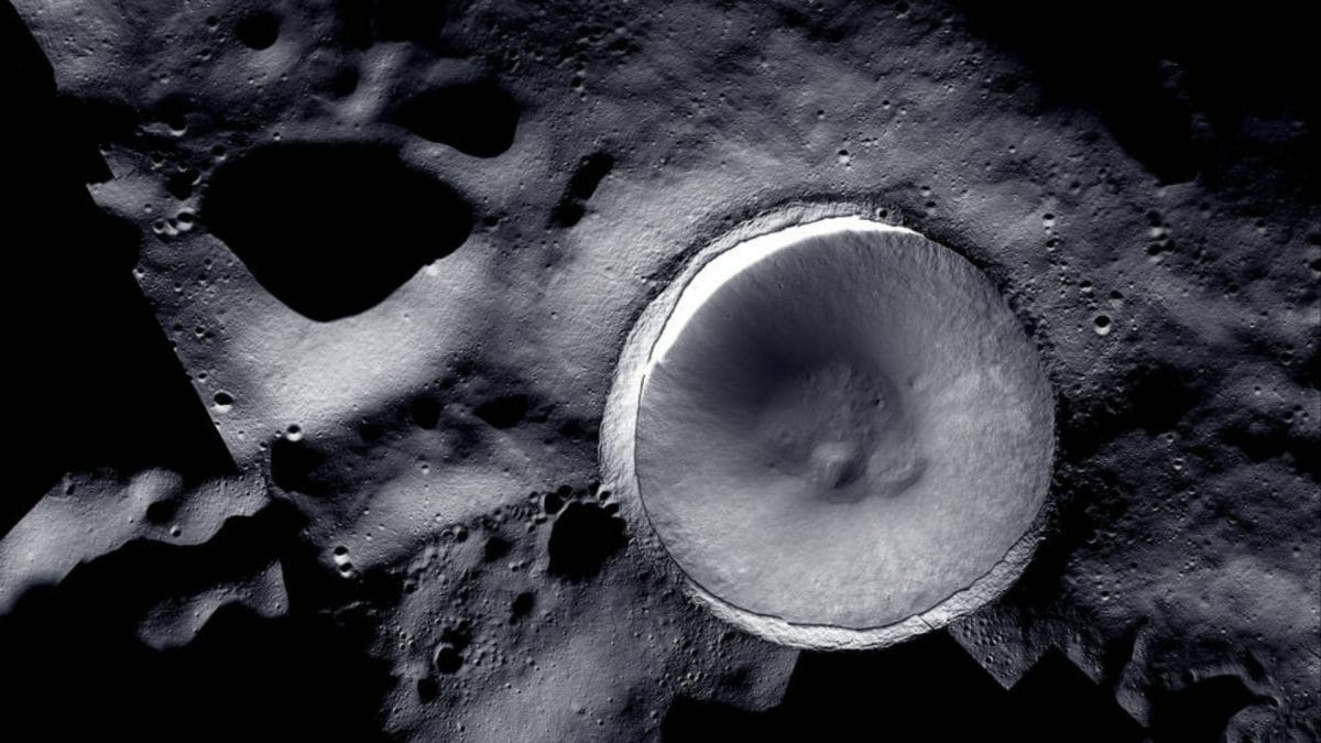 La Chine se prépare à envoyer un robot sur la face cachée de la Lune pour rechercher de l'eau : découvrez son fonctionnement 2 NASA | Le cratère Shackleton Credits, Mosaïque créée par les équipes LROC (Lunar Reconnaissance Orbiter) et ShadowCam avec des images fournies par NASA/KARI/ASU