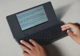 La Pomera D250us : Une Machine à écrire Numérique Qui