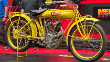 Cette moto d'un million de dollars est une pièce inoubliable, et elle vient de se vendre à une enchère 27 La motocicleta del millón de dólares es una pieza inolvidable, y se acaba de vender en una subasta
