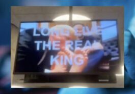La vidéo de Trump léchant les pieds de Musk projetée dans les bureaux fédéraux : une protestation créée par l'IA 1 La vidéo de Trump léchant les pieds de Musk projetée dans les bureaux fédéraux : une protestation créée par l'IA