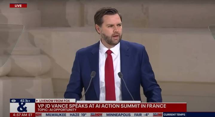 L'administration Trump souhaite que les États-Unis produisent des puces IA « les plus puissantes » au monde 2 Vous pouvez voir le maquillage des yeux de JD Vance de là.