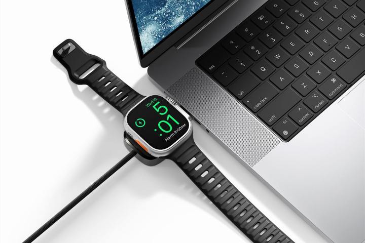 Ce câble astucieux de Nomad pourrait bien avoir résolu mon casse-tête de recharge en voyage 2 Le câble universel Nomad pour Apple Watch utilisé pour charger des appareils Apple.