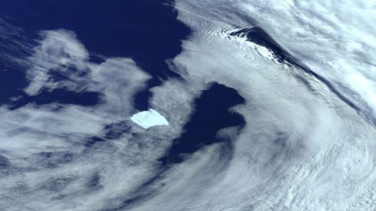 L'iceberg le plus grand du monde vient de se briser et menace une île : quels sont les dangers ? 1 L'iceberg A23a visto dallo spazio. Credit: EUMETSAT