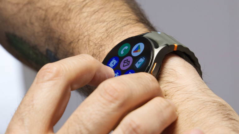 Peut-être que c'est la chose la plus folle que tu puisses faire avec ta Samsung Galaxy Watch 2 Peut-être est-ce la chose la plus folle que vous puissiez faire avec votre Samsung Galaxy Watch