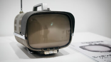 Quel était le premier téléviseur 100 % à transistors jamais commercialisé ? 10 Quel était Le Premier Téléviseur 100 % à Transistors Jamais