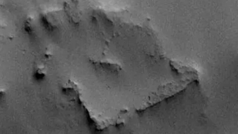 Qu'est-ce que la "structure carrée" sur Mars et pourquoi Elon Musk veut envoyer des astronautes pour enquêter ? 1 Cos’è la “struttura quadrata” su Marte e perché Elon Musk vuole “mandare astronauti” a indagare