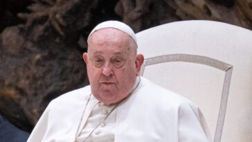 Qu'est-ce que l'infection polymicrobienne des voies respiratoires qui a touché le Pape François : symptômes et traitements à connaître 15 Pape François