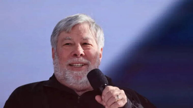 Steve Wozniak, co-fondateur d'Apple : "L'IA ne pense pas, elle se contente de rassembler des idées et de les organiser." 1 Steve Wozniak, co-fundador de Apple: "La IA no piensa, solo saca cosas de otros lados y las pone en un buen lugar"