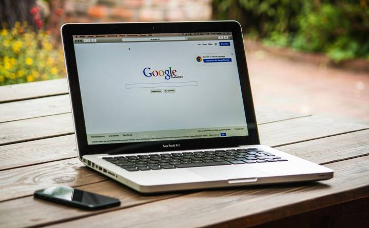 Sundar Pichai annonce que l'IA va révolutionner encore plus la recherche sur Google en 2025 2 Google Search sur un ordinateur portable