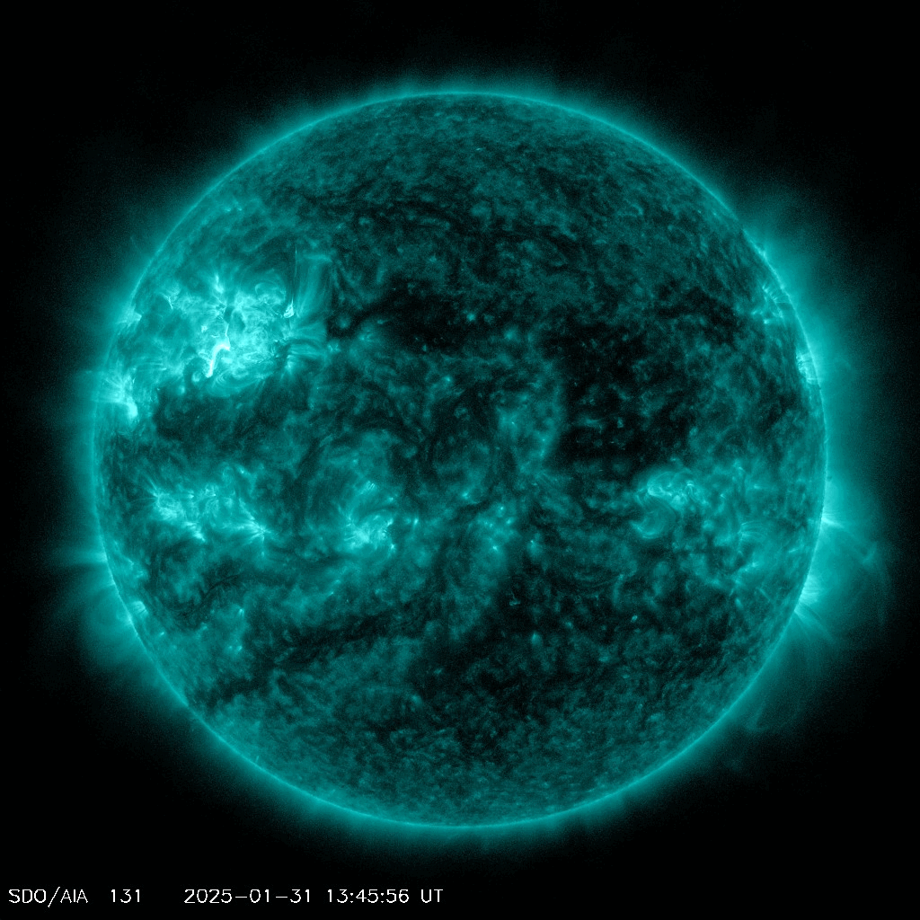 Un trou apparaîtrait dans le Soleil, 62 fois plus grand que la Terre ! 2 Un trou apparaitrait dans le Soleil 62 fois plus grand