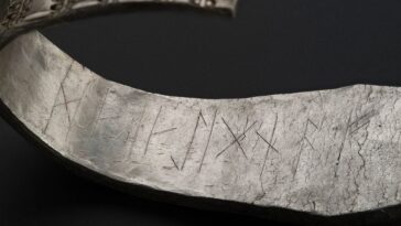 Une ancienne gravure lève le voile sur le mystère du trésor viking découvert en Écosse, voici ce qu'elle révèle 28 L'inscription runique récemment déchiffrée / Crédit National Museums Scotland