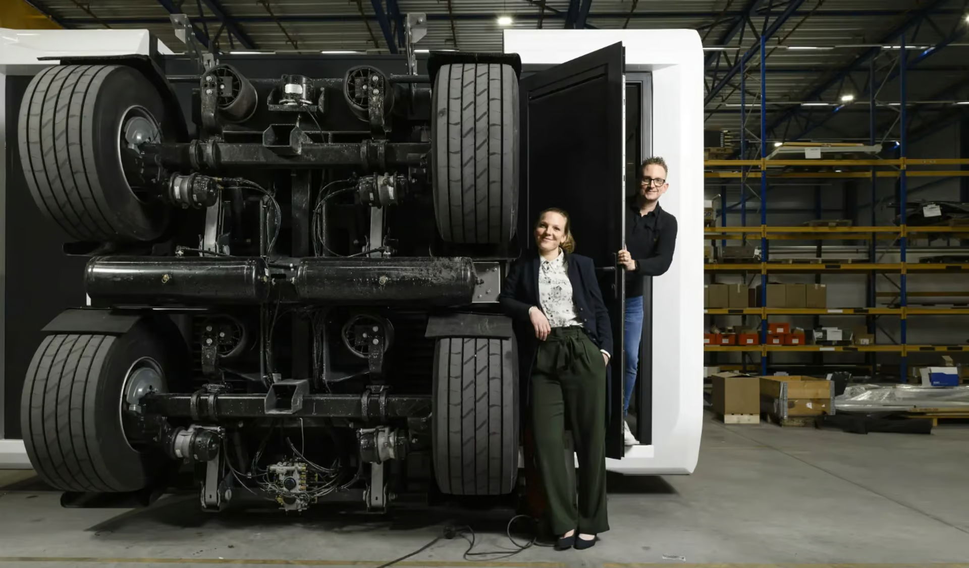 On dirait un conteneur de camion, mais c'est en réalité une maison préfabriquée extensible 4 On dirait un conteneur de camion, mais il s'agit en réalité d'une maison préfabriquée extensible