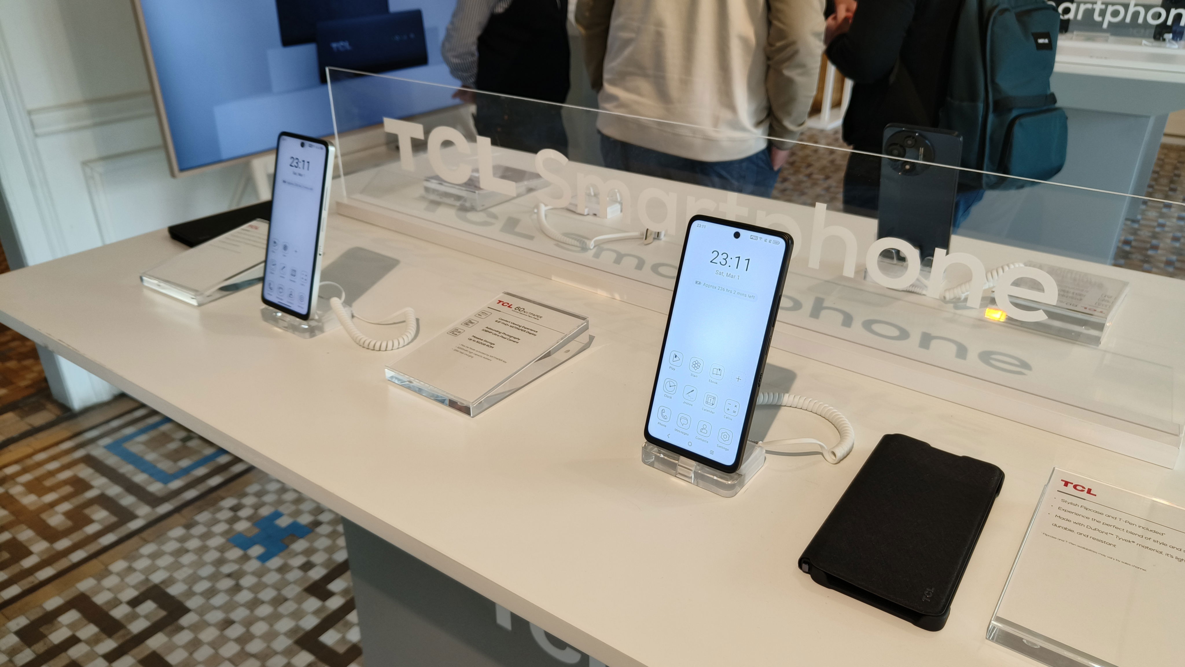 Coup de tonnerre sur le segment d'entrée de gamme : TCL dévoile une demi-douzaine de nouveaux smartphones au Mobile World Congress 4 Coup porté à la gamme d'entrée TCL officialise une demi-douzaine de mobiles au Mobile World Congress