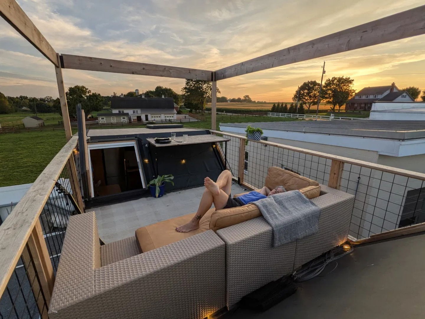 La nouvelle maison préfabriquée luxueuse au style révolutionnaire grâce à sa terrasse sur le toit 4 La nouvelle (et luxueuse) maison préfabriquée qui possède un style révolutionnaire. Tout est grâce à sa terrasse sur le toit
