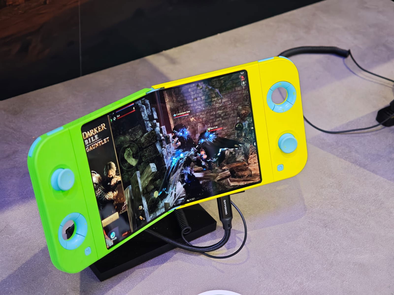 Robots, téléphones futuristes et progrès de la 5G : le premier jour incroyable du MWC25 7 La console pliable de Samsung a surpris tout le monde