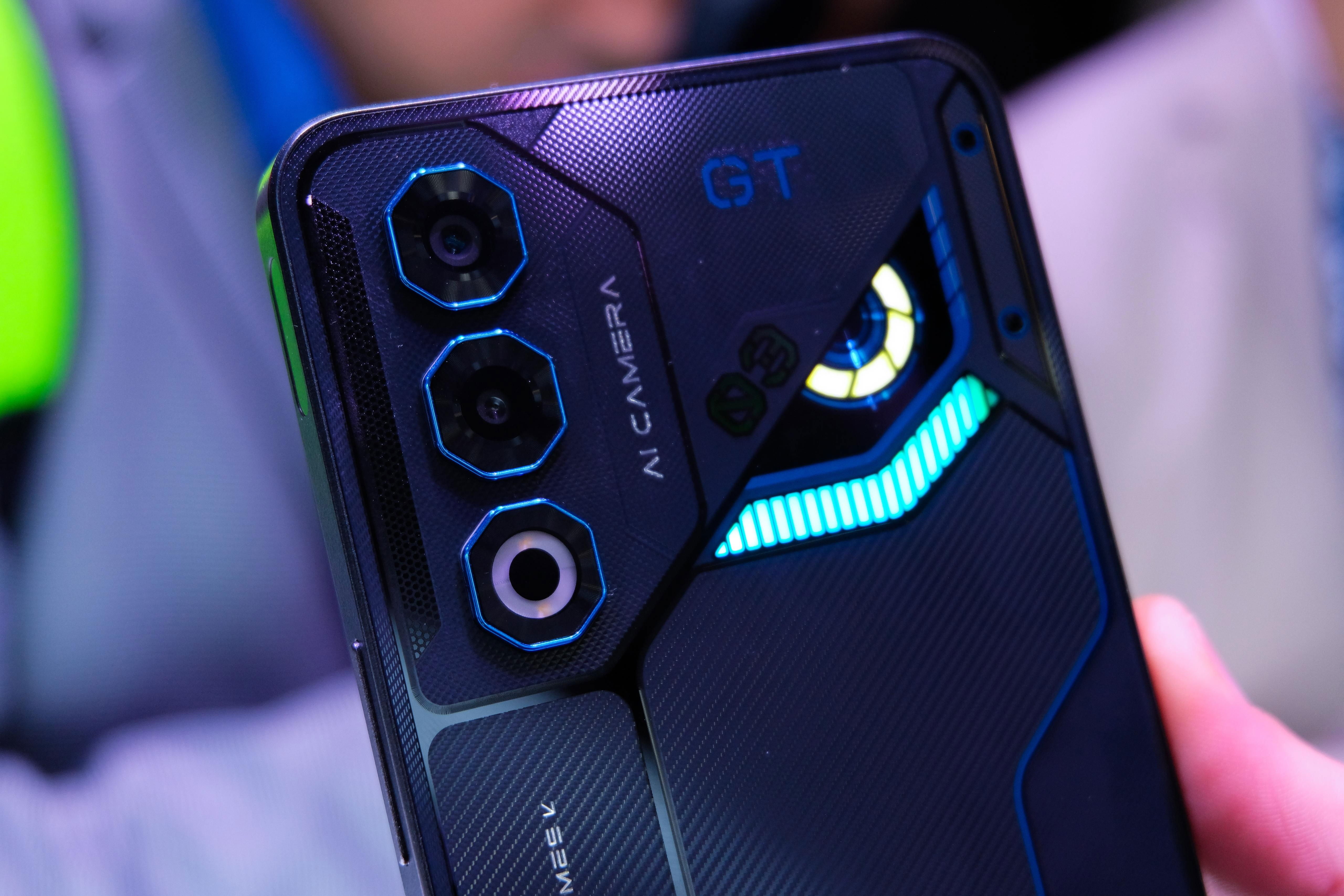 Robots, téléphones futuristes et progrès de la 5G : le premier jour incroyable du MWC25 4 Estétiquement, ils sont très gamer