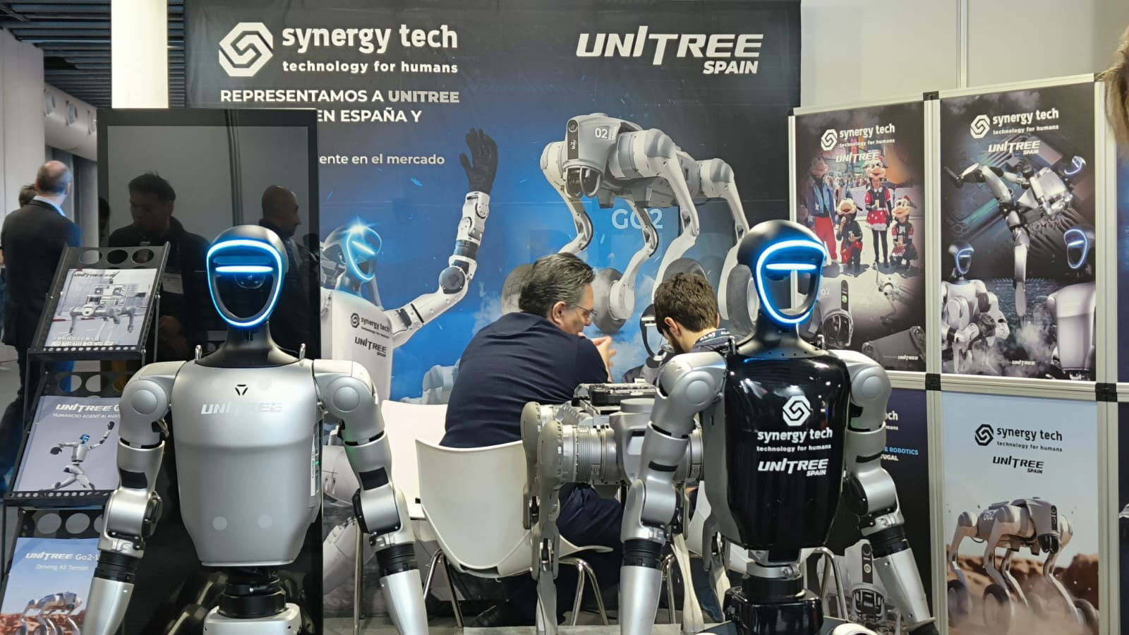 Robots, téléphones futuristes et progrès de la 5G : le premier jour incroyable du MWC25 8 Le Unitree G1 pourrait être commercialisé en France très bientôt