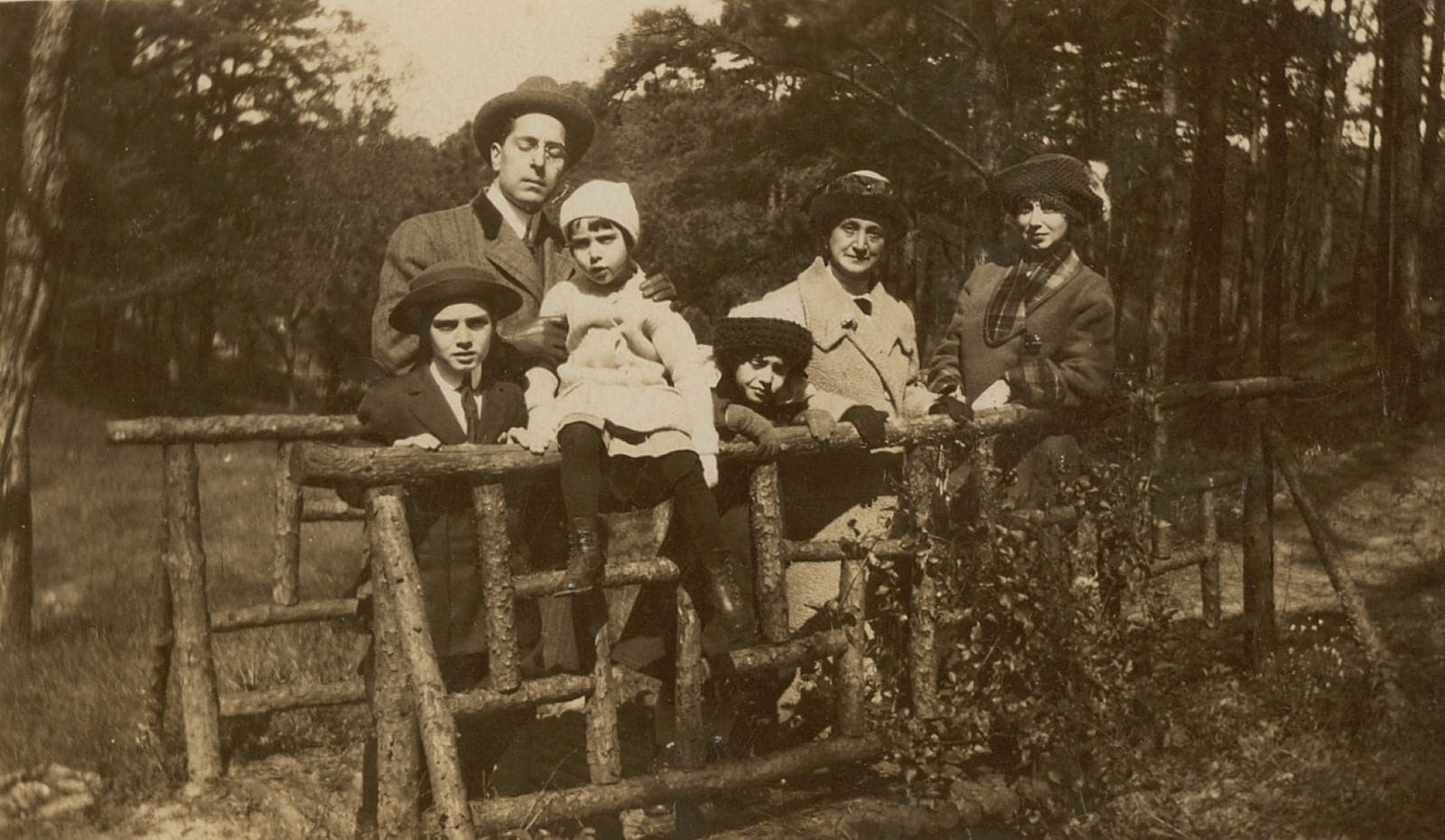 Wikipedia| La famille de Madame Branyas lorsqu'elle avait 4 ans