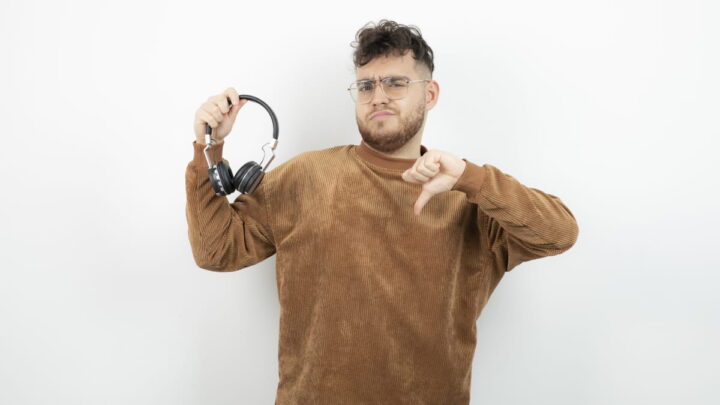 Fini les écouteurs ! Cette technologie envoie le son directement dans vos oreilles ! 3 1742907085 311 Fini les ecouteurs Cette technologie envoie le son directement